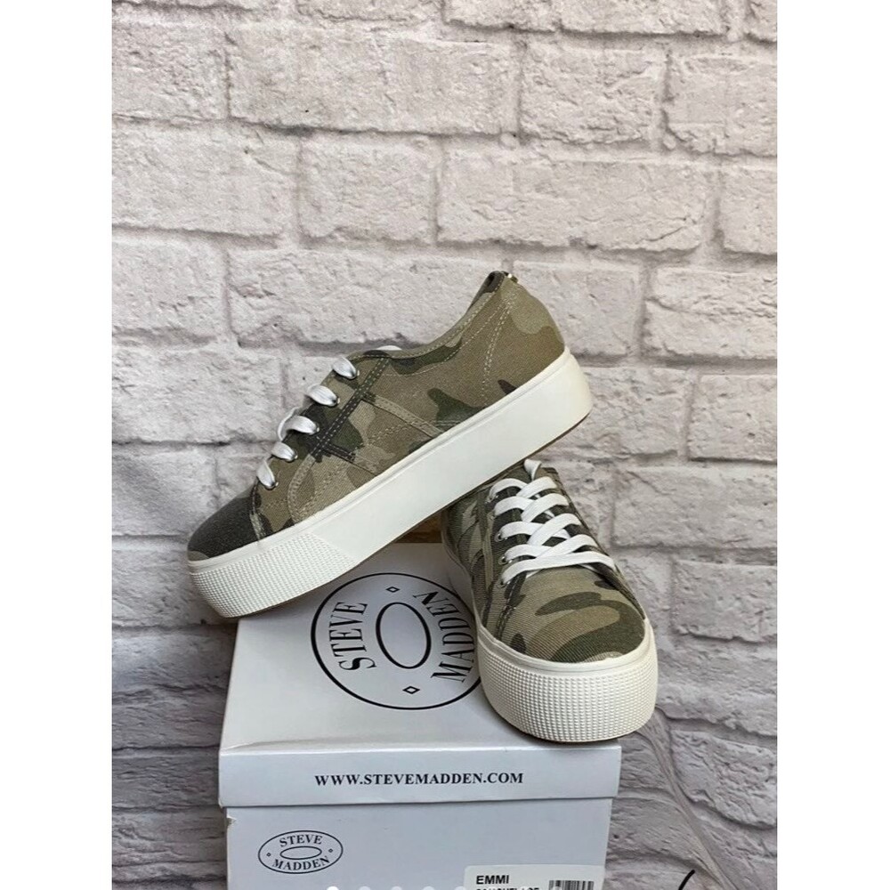 Steve Madden EMMI Camouflage tennis shoe